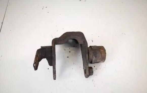 Toyota Auris 150 Engine mounting bracket