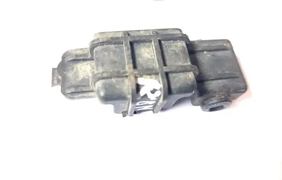 Audi A6 S6 C5 4B Radiator mount bracket 8D0260427