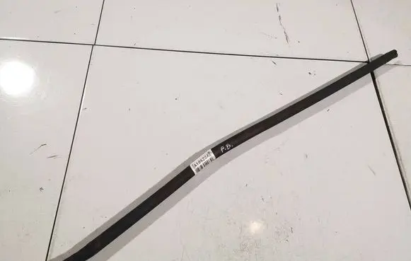 Volvo V70 Front door glass trim molding 