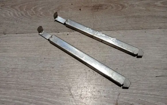 Volvo V50 Headlight/headlamp mounting bracket