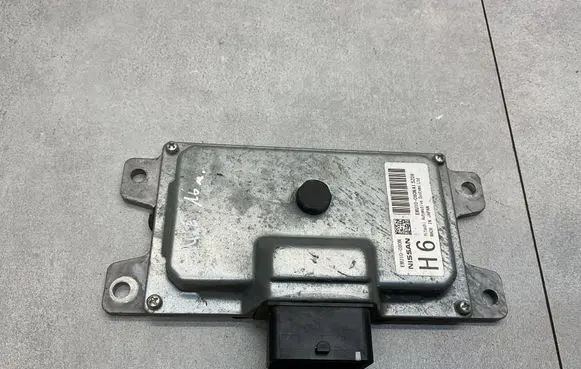 Nissan Juke I F15 Engine control unit/module EMU10080NA1
