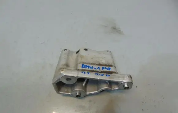 BMW X1 F48 F49 Engine mounting bracket