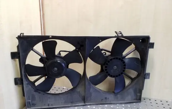 Mitsubishi Outlander Radiator cooling fan shroud