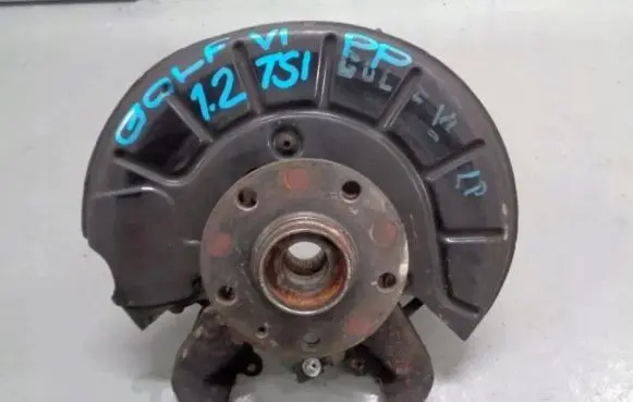 Volkswagen Golf VI Rear wheel hub