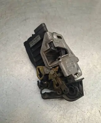 Mercedes-Benz ML W163 Rear door lock A1637302535