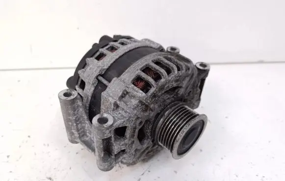 Volkswagen Jetta VI Generator/alternator 06K903023