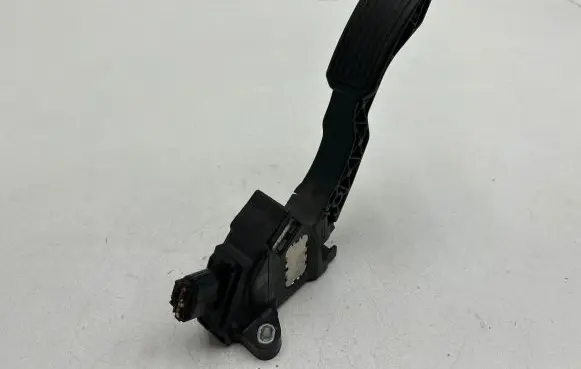 Toyota Avensis T270 Accelerator throttle pedal 7811002010