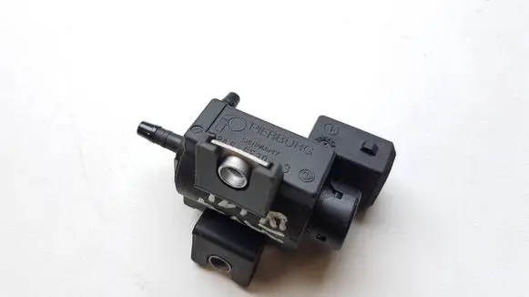 Toyota RAV 4 (XA40) Turbo solenoid valve 258600R011 70358400