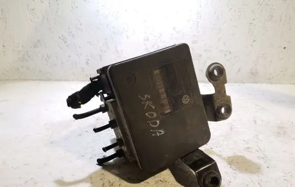 Skoda Octavia Mk1 (1U) ABS Pump 1C0907379K