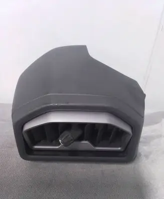 Quarter panel pressure vent