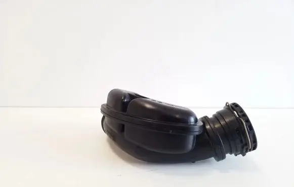 Land Rover Evoque II Turbo air intake inlet pipe/hose M8D26C780