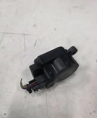 Citroen Berlingo Air flap motor/actuator 4PUH19E616