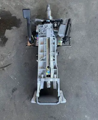 Steering wheel axle set