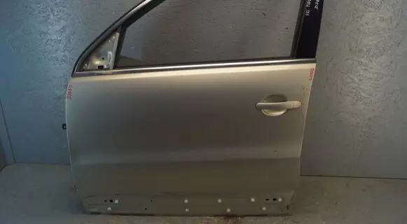 Volkswagen Tiguan Front door