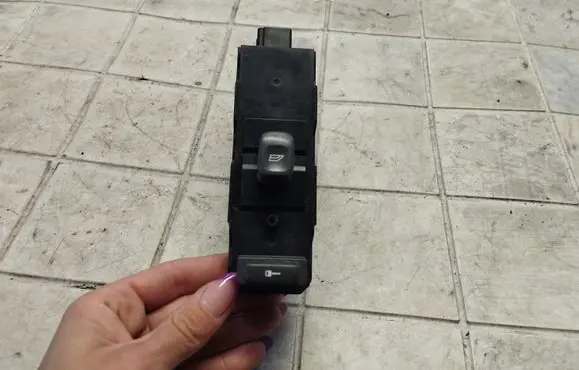Volvo V70 Electric window control switch 30658117