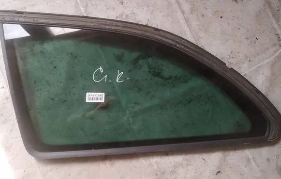 Skoda Octavia Mk2 (1Z) Rear side window as3