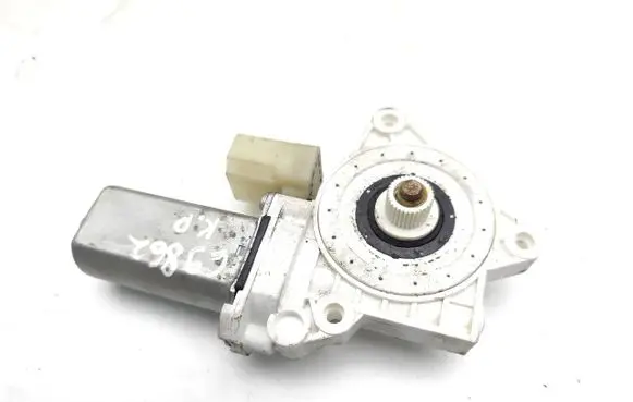 BMW 1 E82 E88 Front door window regulator motor 6978845