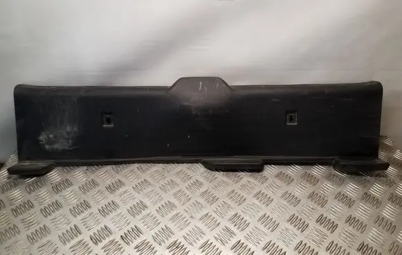 Trunk/boot sill cover protection
