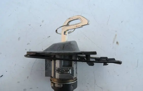 Volvo S60 Front door lock (next to the handle) 31276333