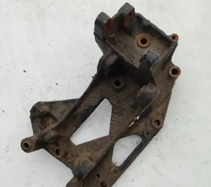 Peugeot 607 Generator/alternator bracket 