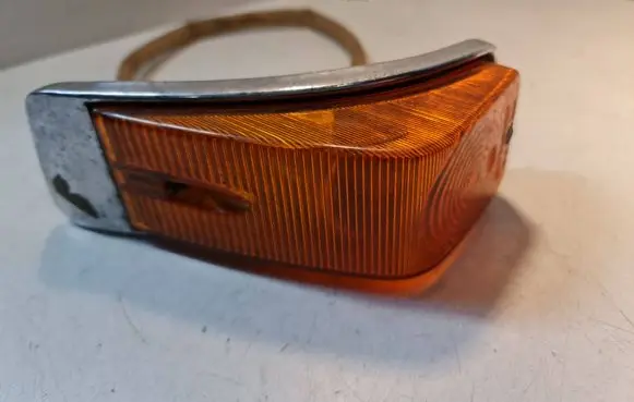 GAZ 24-10 Front indicator light UP120P