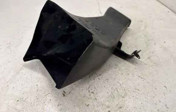 Chevrolet Camaro Intercooler air guide/duct channel 84210831