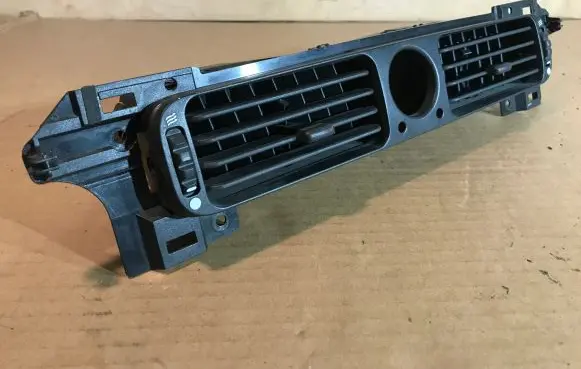 Jaguar XJ X308 Dash center air vent grill GND6770AB D1B1A