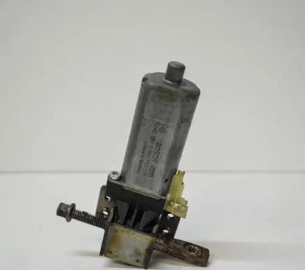 Volkswagen PASSAT B7 USA Seat adjustment motor 0390203221