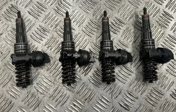 Volkswagen Caddy Fuel injectors set 038130073BN