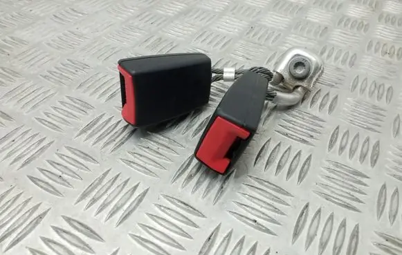 Volkswagen Golf VI Middle seatbelt buckle (rear) 1K0857739M
