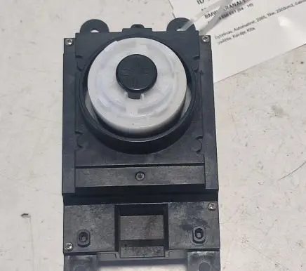 Multifunctional control switch/knob