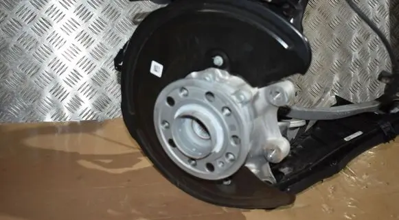 Mercedes-Benz E W214 Rear wheel hub