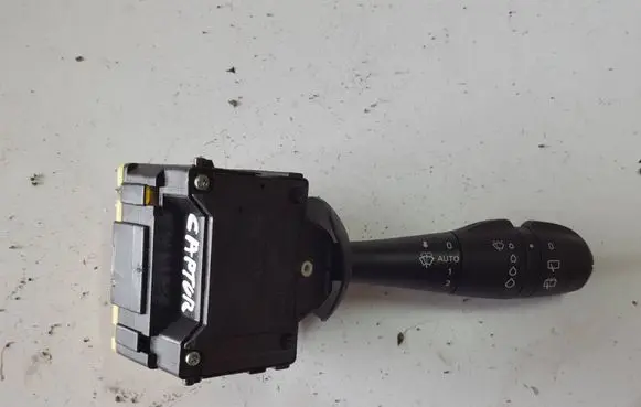 Renault Captur Wiper control stalk E10670323