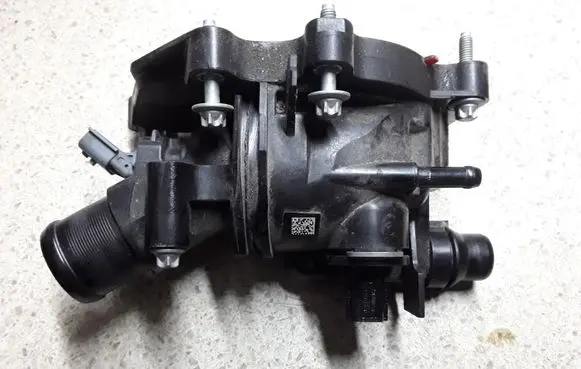 Mercedes-Benz A W177 Thermostat/thermostat housing A2822030175