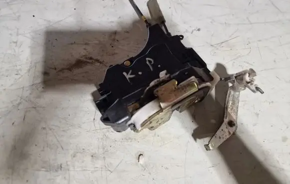 Mitsubishi Grandis Front door lock