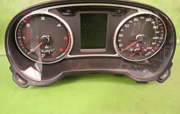 Audi A1 Speedometer (instrument cluster) 8X0920930J