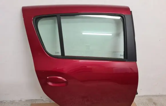 Dacia Sandero Rear door