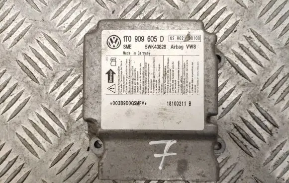 Volkswagen Touran I Airbag control unit/module 1T0909605D