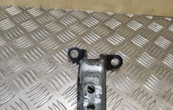 Toyota Auris 150 Front door upper hinge