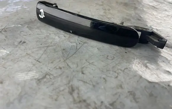 Volkswagen Polo IV 9N3 Front door exterior handle 3B0837207