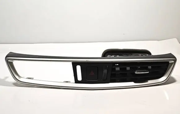 Nissan Qashqai Dash center air vent grill 687504EA0B PG05LZ08 30490054