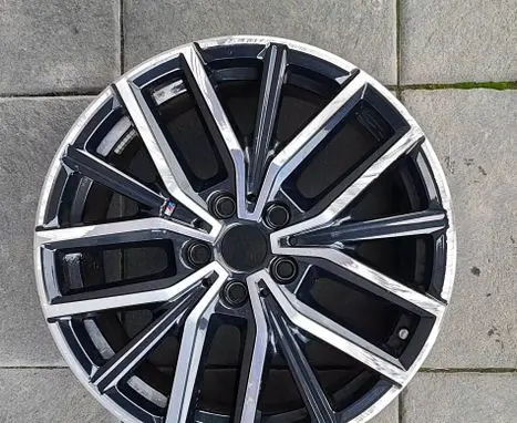 R18 alloy rim
