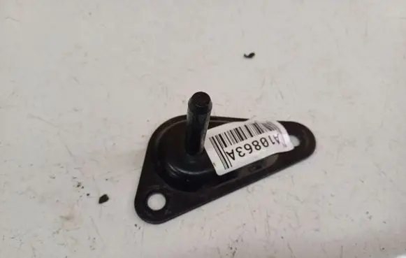 Volkswagen PASSAT B5 Rear door lock loop/hook striker 