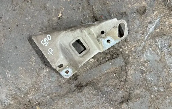 Fiat 500 Fender mounting bracket