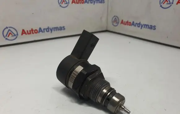 BMW 1 E81 E87 Fuel pressure regulator 7805733 13537805733 0281002481