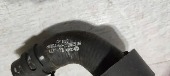 Volkswagen Tiguan Engine coolant pipe/hose 5N0122063C
