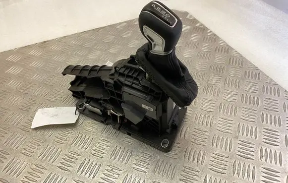 Volvo XC60 Gear shifter/selector 32240020