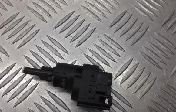 Volkswagen Polo IV 9N3 Brake pedal sensor switch 6Q0945511