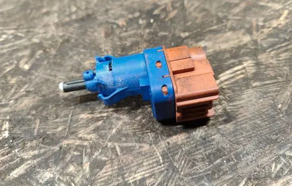 Fiat 500X Brake pedal sensor switch 50512681