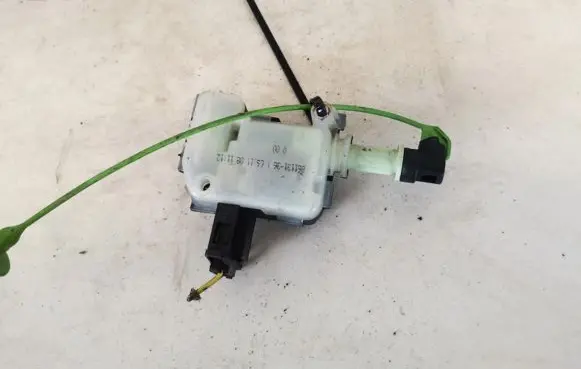 Volvo S80 Central locking motor 86113136 861131-36